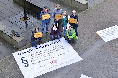 Weltläden demonstrieren für eine starkes Lieferkettengesetz